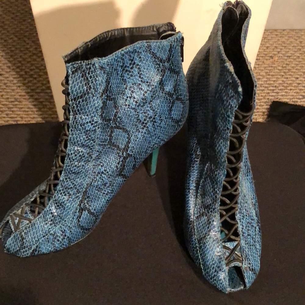 Blue & Black Faux Snake Peep Toe Booties Size 7.5